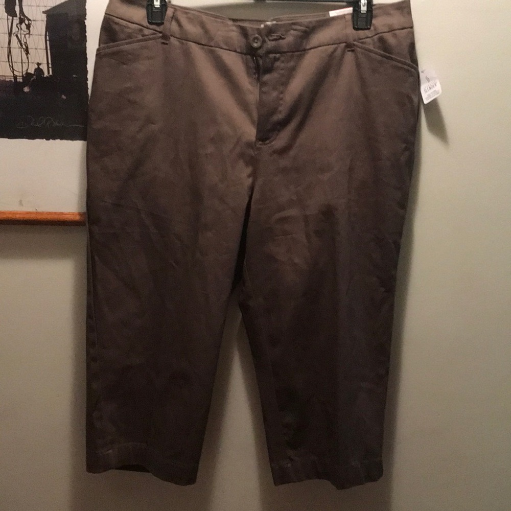 St John’s Bay Capris NWT